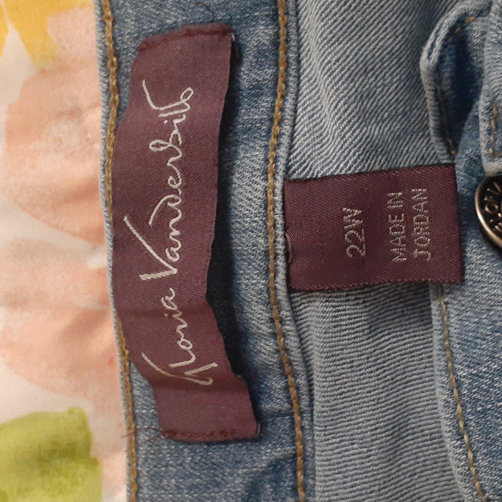 Plus size jeans - Picture 2 of 3